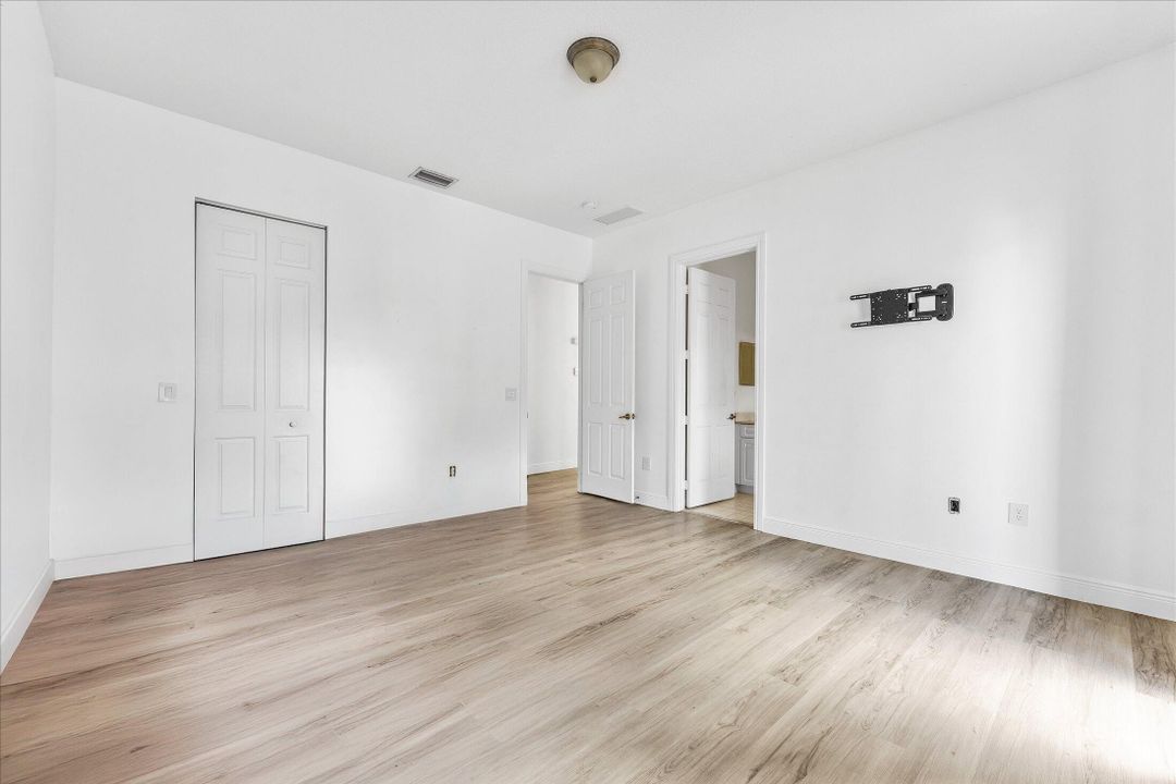 Active With Contract: $450,000 (3 beds, 2 baths, 1990 Square Feet)