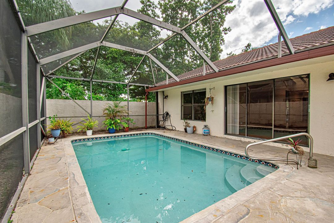 合同活跃: $4,500 (3 贝兹, 3 浴室, 1781 平方英尺)