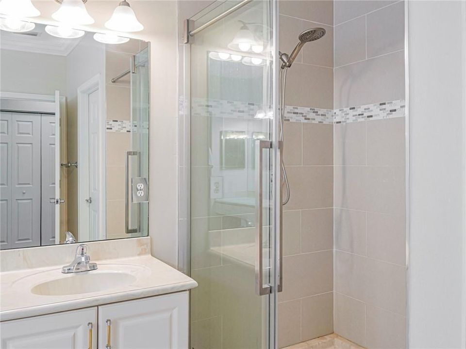 出租: $3,000 (5 贝兹, 3 浴室, 2645 平方英尺)