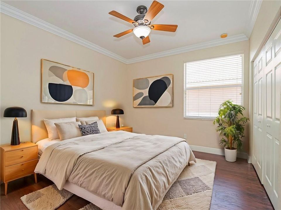 出租: $3,000 (5 贝兹, 3 浴室, 2645 平方英尺)