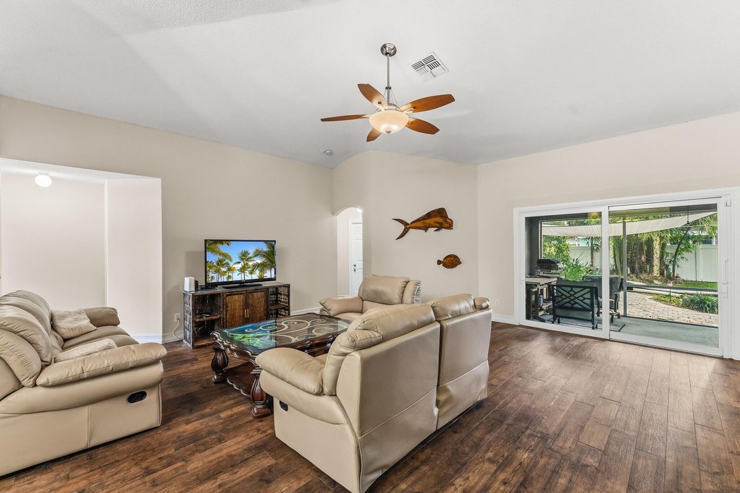 待售: $447,500 (4 贝兹, 2 浴室, 2232 平方英尺)