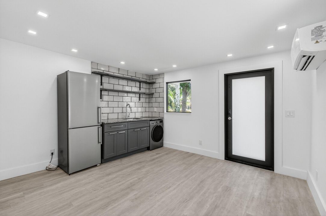 For Rent: $2,450 (0 beds, 1 baths, 255 Square Feet)