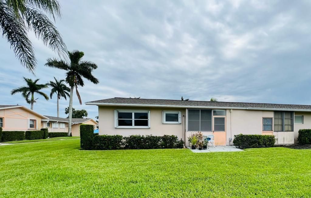 Active With Contract: $1,600 (2 beds, 2 baths, 910 Square Feet)