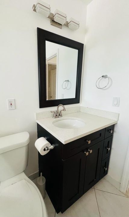 Active With Contract: $1,600 (2 beds, 2 baths, 910 Square Feet)