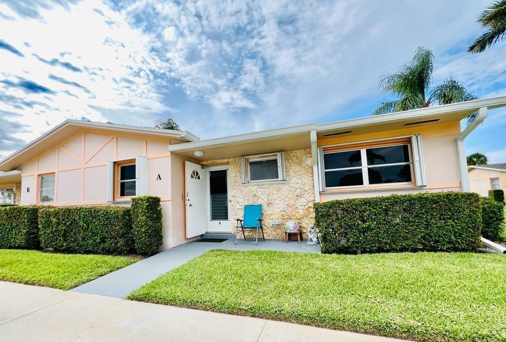 Active With Contract: $1,600 (2 beds, 2 baths, 910 Square Feet)