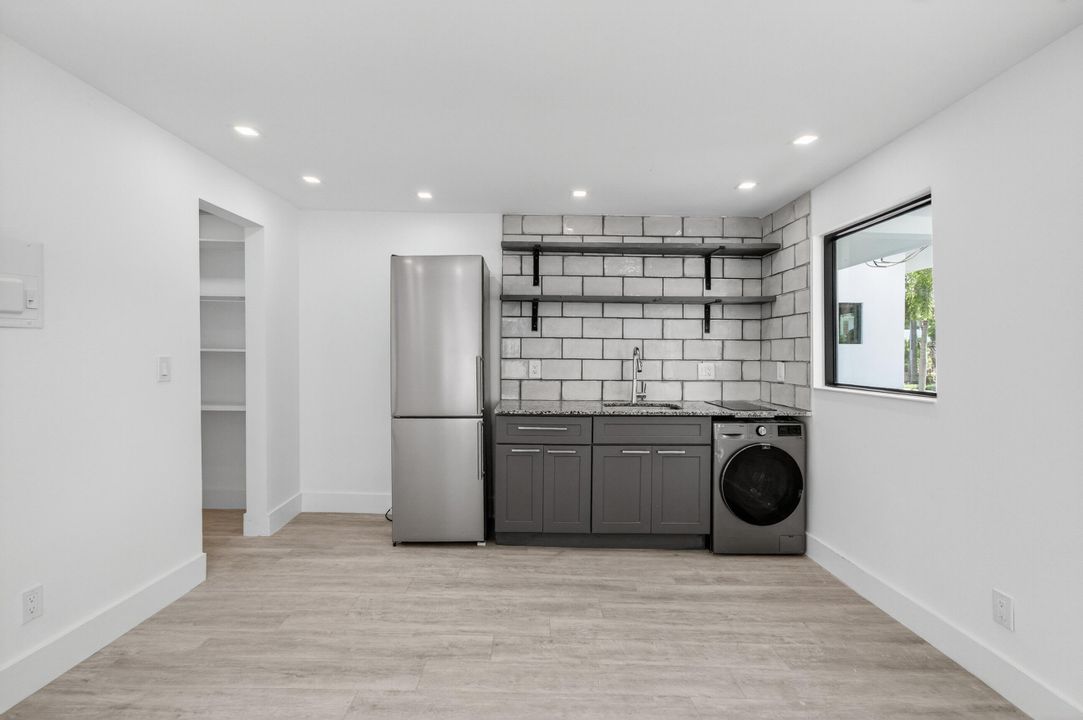 For Rent: $2,450 (0 beds, 1 baths, 255 Square Feet)