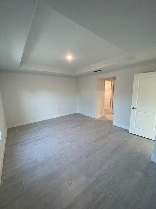 合同活跃: $724,900 (4 贝兹, 2 浴室, 2027 平方英尺)