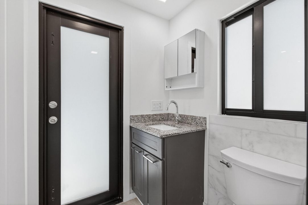 For Rent: $2,450 (0 beds, 1 baths, 255 Square Feet)