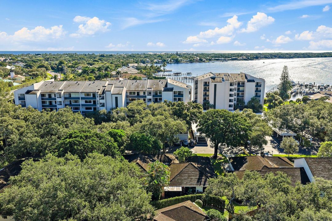 For Sale: $929,000 (2 beds, 2 baths, 1907 Square Feet)