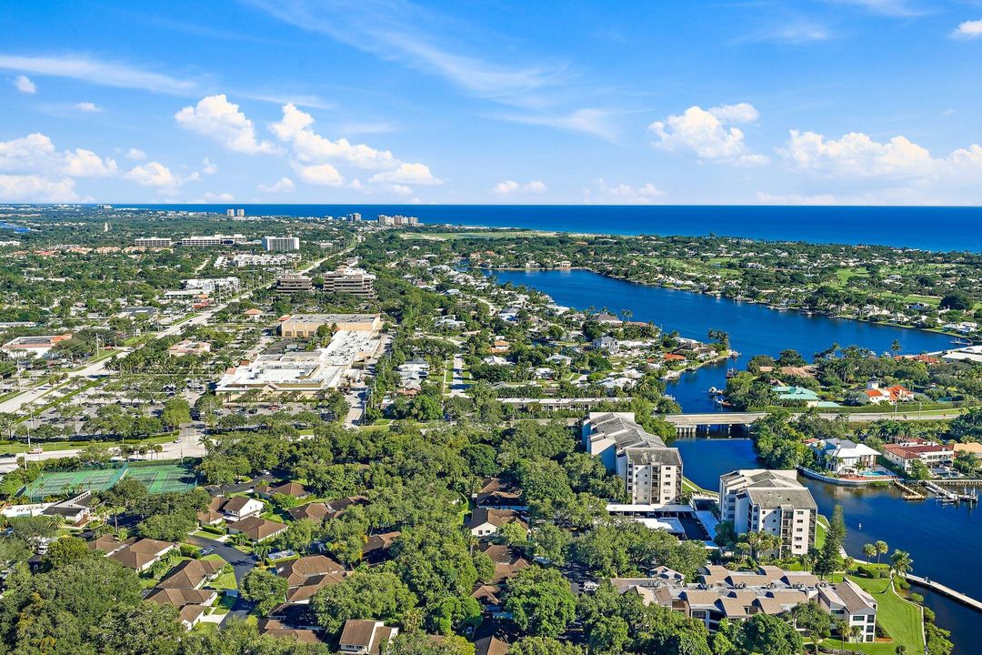 For Sale: $929,000 (2 beds, 2 baths, 1907 Square Feet)