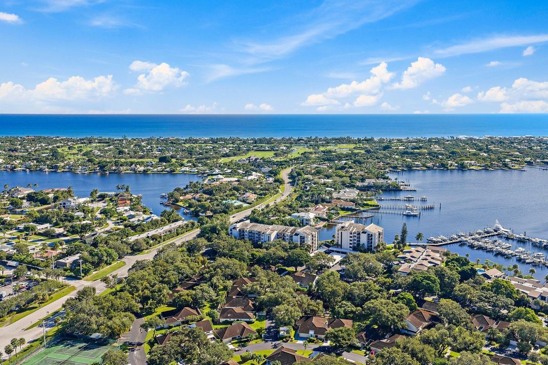 For Sale: $929,000 (2 beds, 2 baths, 1907 Square Feet)