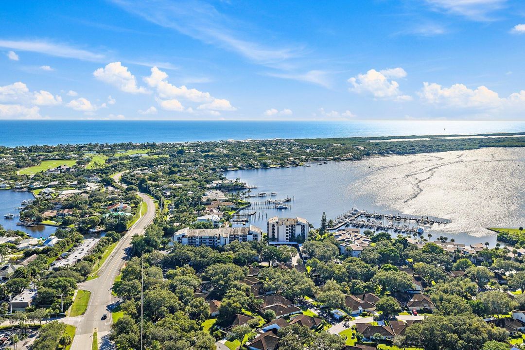 For Sale: $929,000 (2 beds, 2 baths, 1907 Square Feet)