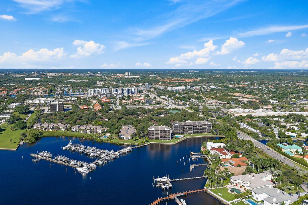 For Sale: $929,000 (2 beds, 2 baths, 1907 Square Feet)