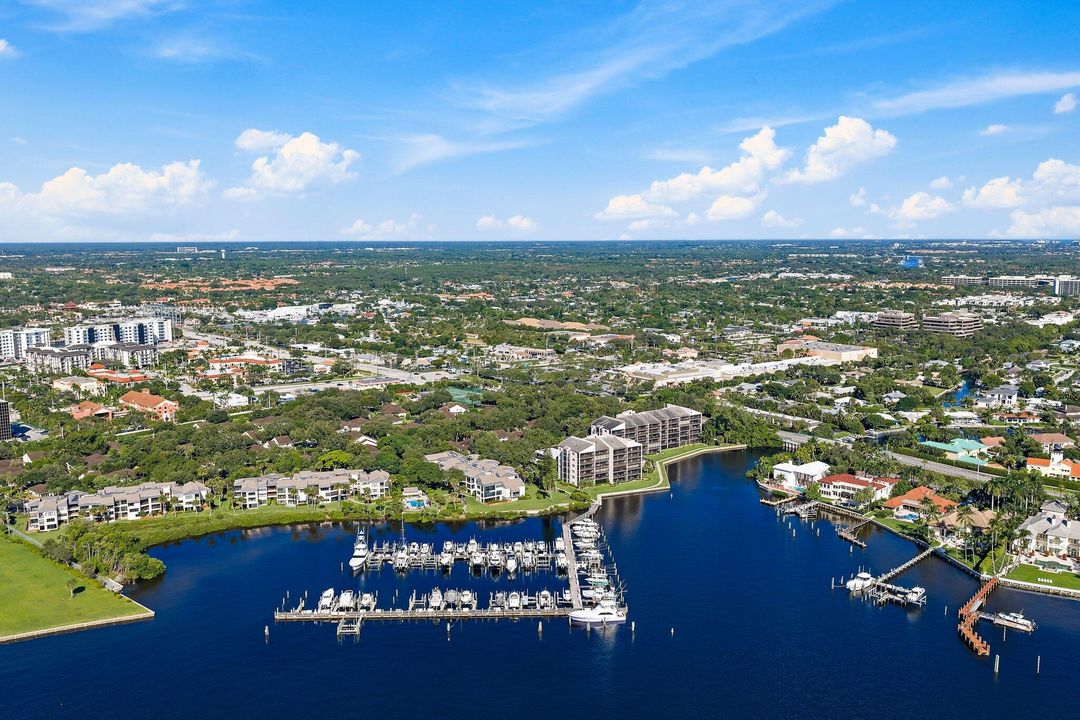 For Sale: $929,000 (2 beds, 2 baths, 1907 Square Feet)