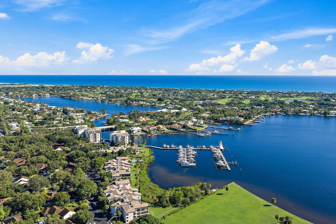 For Sale: $929,000 (2 beds, 2 baths, 1907 Square Feet)