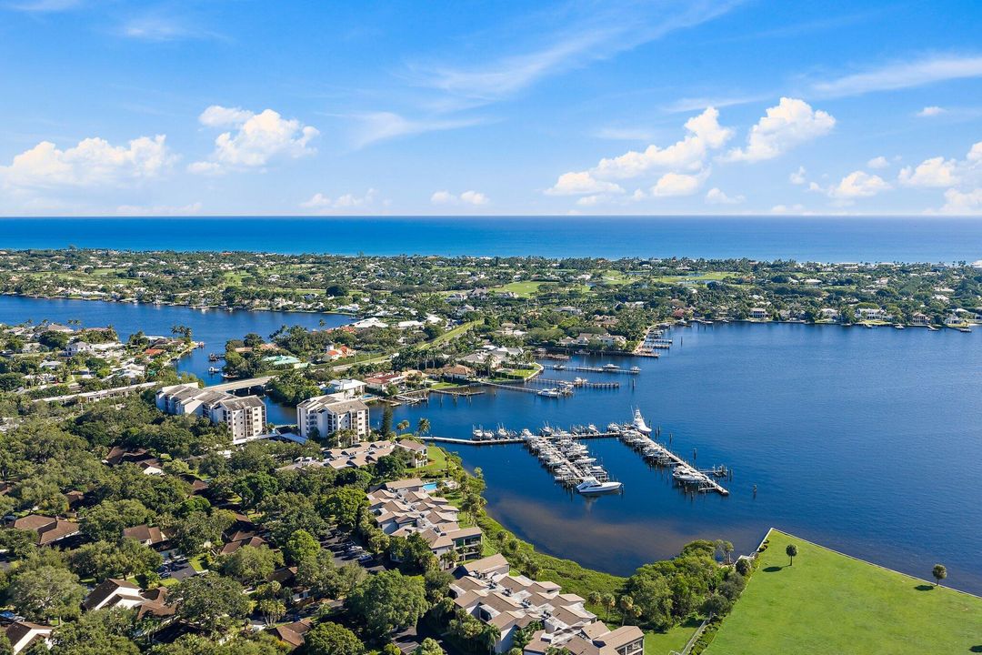 For Sale: $929,000 (2 beds, 2 baths, 1907 Square Feet)