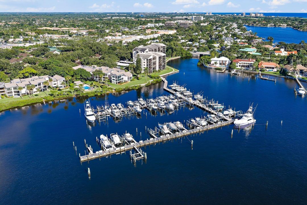 For Sale: $929,000 (2 beds, 2 baths, 1907 Square Feet)