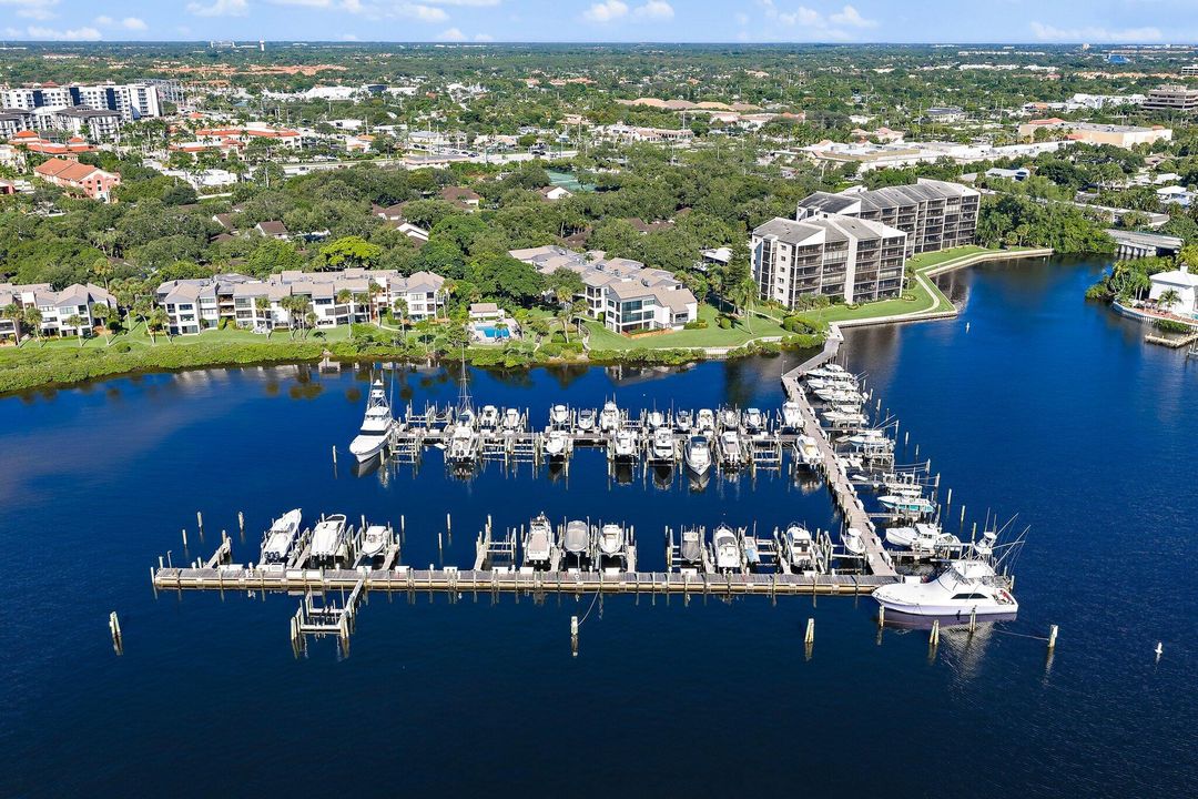 For Sale: $929,000 (2 beds, 2 baths, 1907 Square Feet)