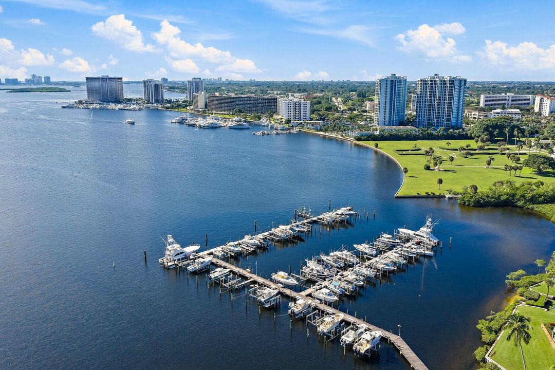 For Sale: $929,000 (2 beds, 2 baths, 1907 Square Feet)