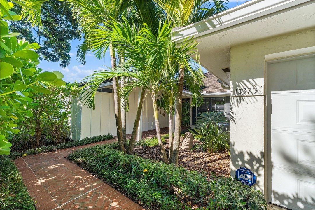 For Sale: $929,000 (2 beds, 2 baths, 1907 Square Feet)