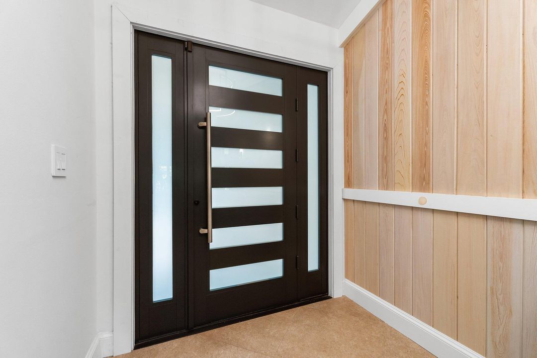 For Sale: $929,000 (2 beds, 2 baths, 1907 Square Feet)