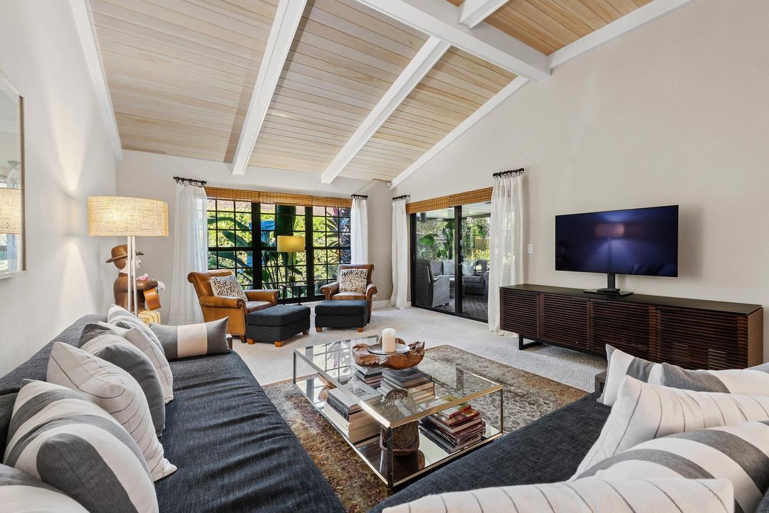 For Sale: $929,000 (2 beds, 2 baths, 1907 Square Feet)