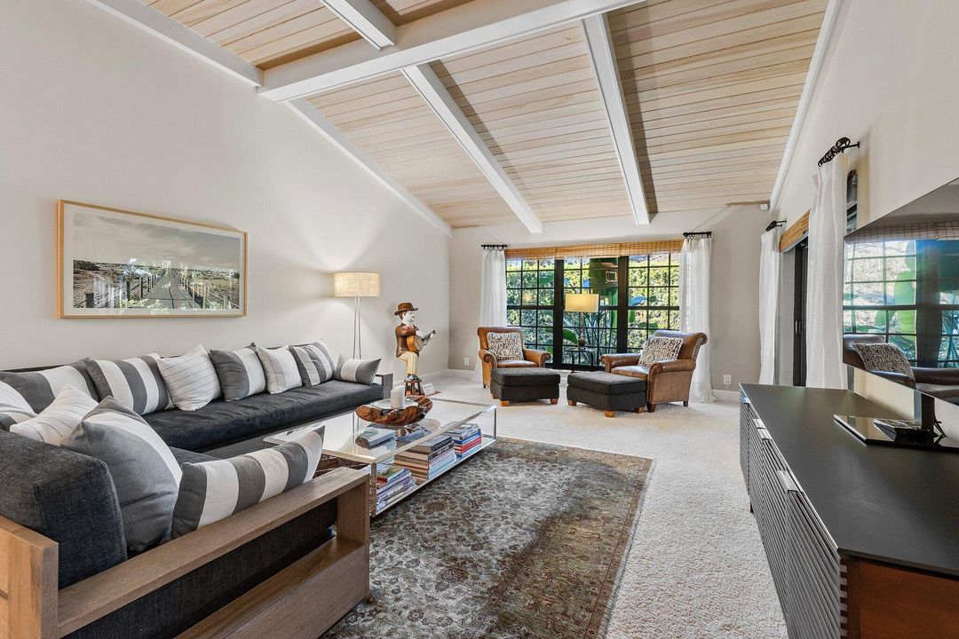 For Sale: $929,000 (2 beds, 2 baths, 1907 Square Feet)