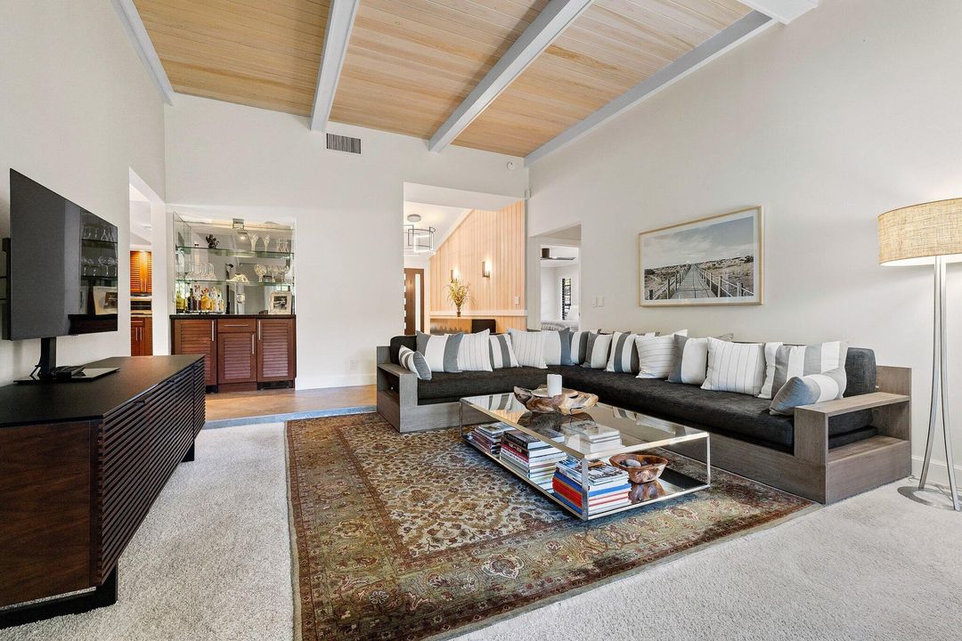 For Sale: $929,000 (2 beds, 2 baths, 1907 Square Feet)