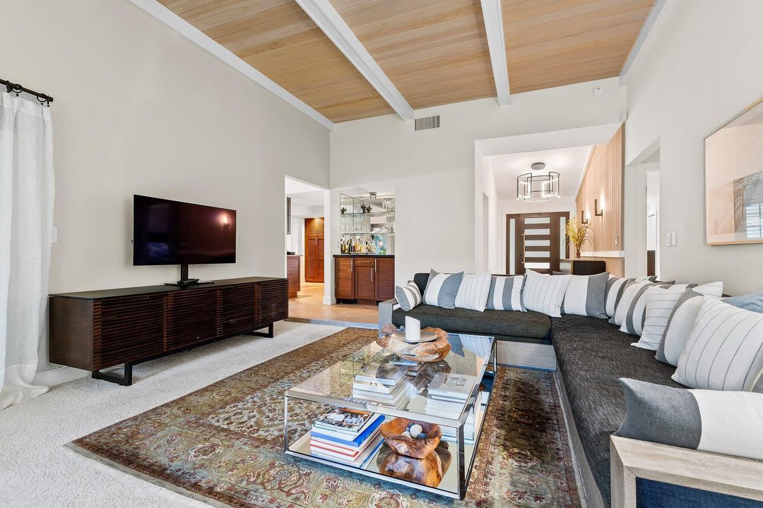 For Sale: $929,000 (2 beds, 2 baths, 1907 Square Feet)