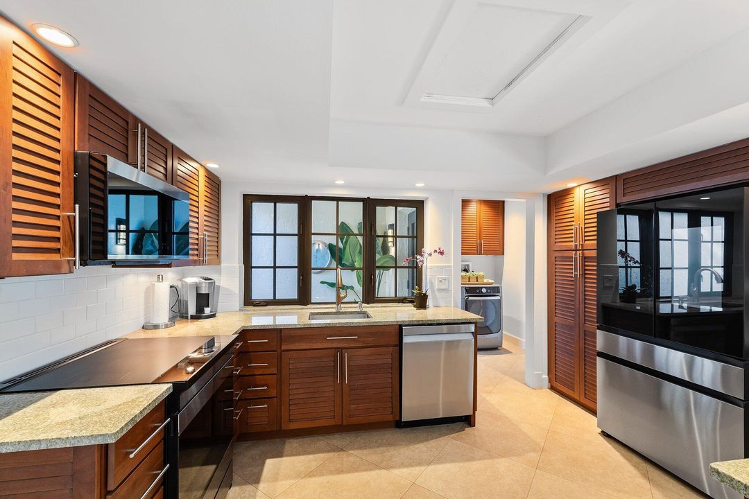 For Sale: $929,000 (2 beds, 2 baths, 1907 Square Feet)