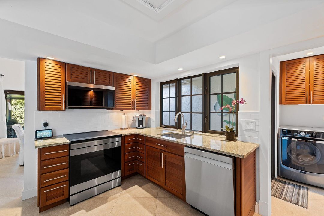 For Sale: $929,000 (2 beds, 2 baths, 1907 Square Feet)