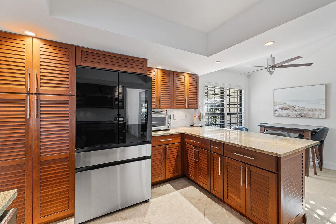 For Sale: $929,000 (2 beds, 2 baths, 1907 Square Feet)