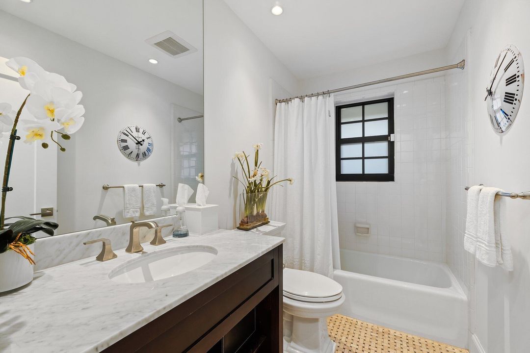 For Sale: $929,000 (2 beds, 2 baths, 1907 Square Feet)