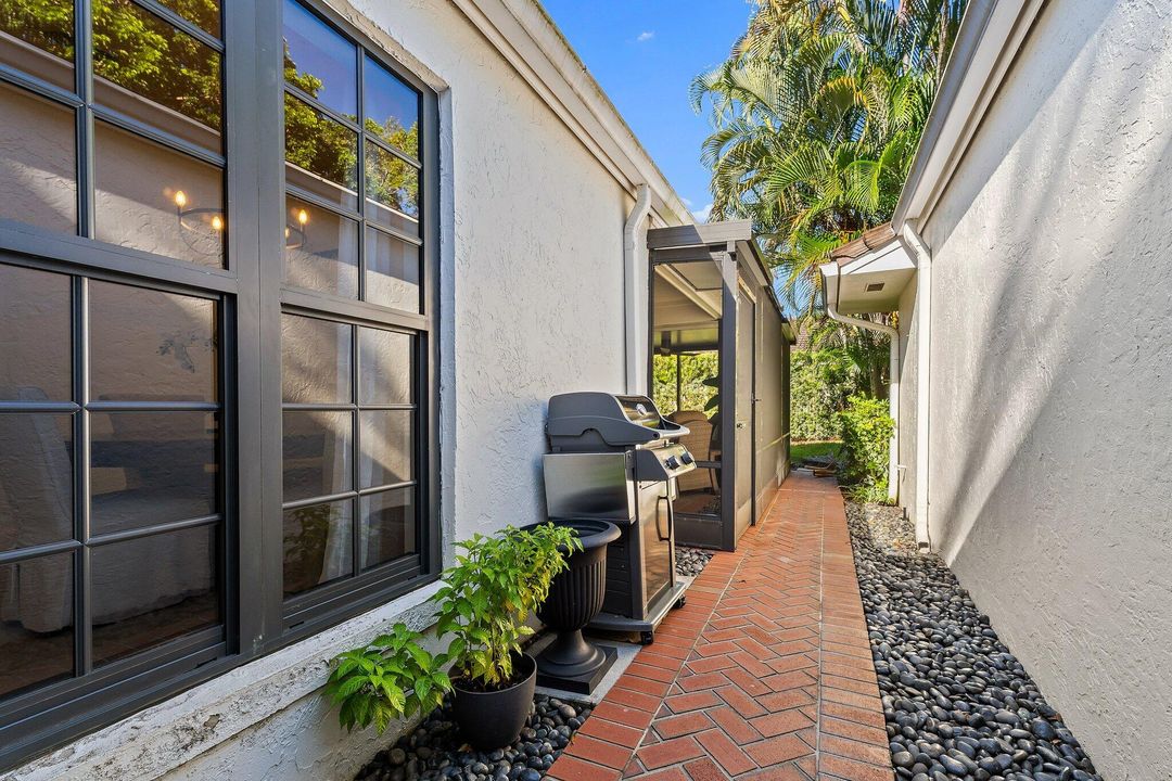 For Sale: $929,000 (2 beds, 2 baths, 1907 Square Feet)