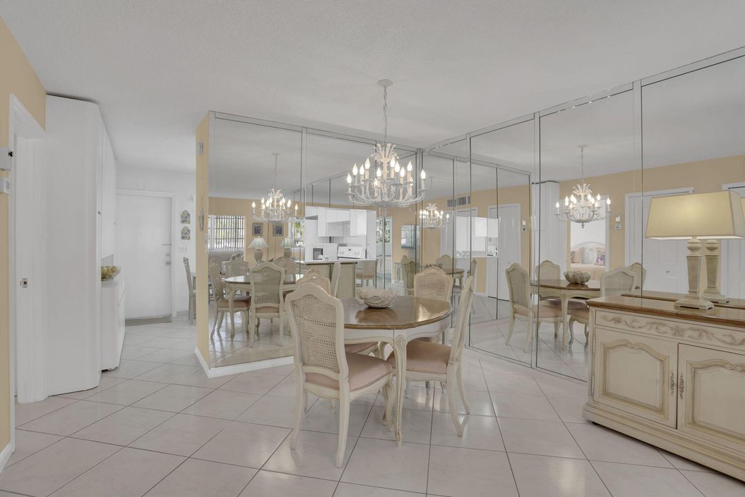 For Sale: $299,900 (2 beds, 2 baths, 888 Square Feet)