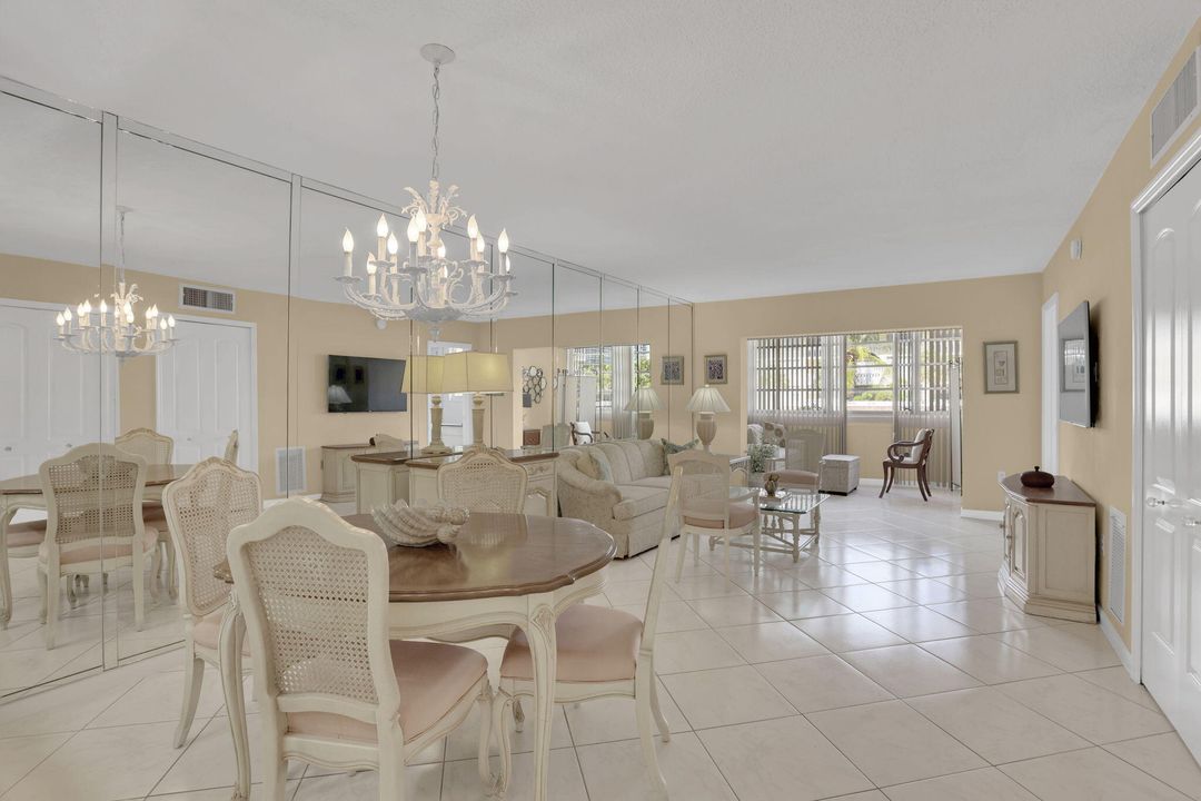 For Sale: $299,900 (2 beds, 2 baths, 888 Square Feet)