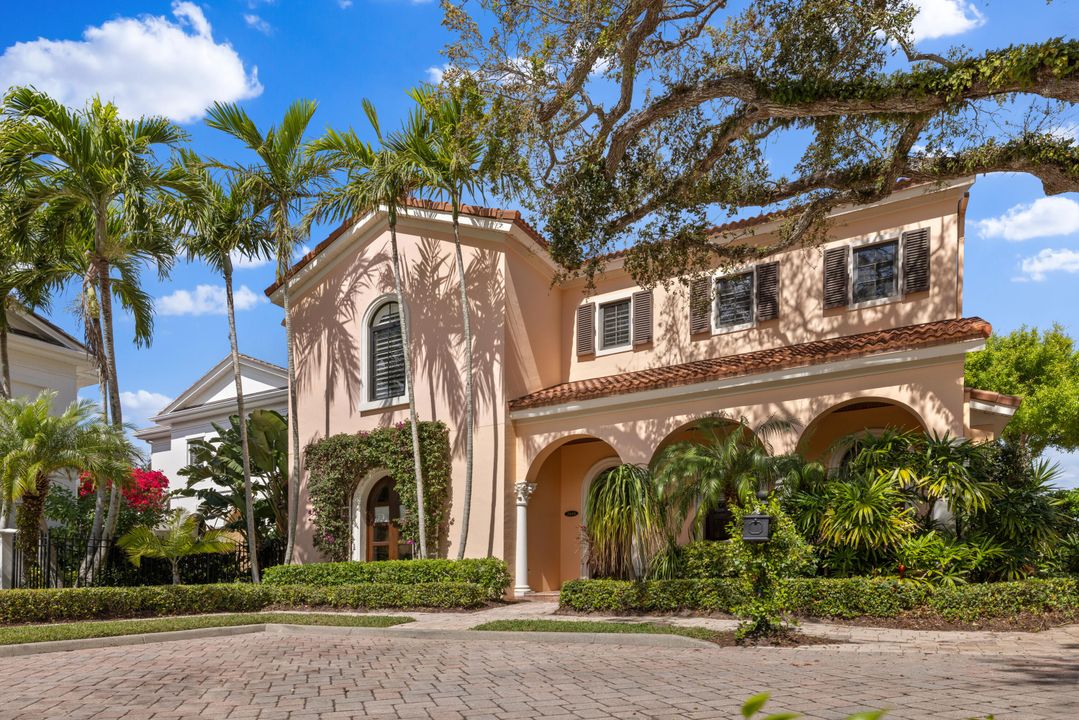 For Sale: $1,800,000 (3 beds, 3 baths, 1396 Square Feet)