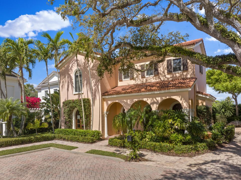 For Sale: $1,800,000 (3 beds, 3 baths, 1396 Square Feet)