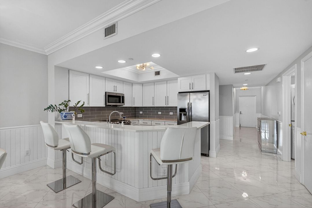 合同活跃: $4,950 (3 贝兹, 3 浴室, 1537 平方英尺)