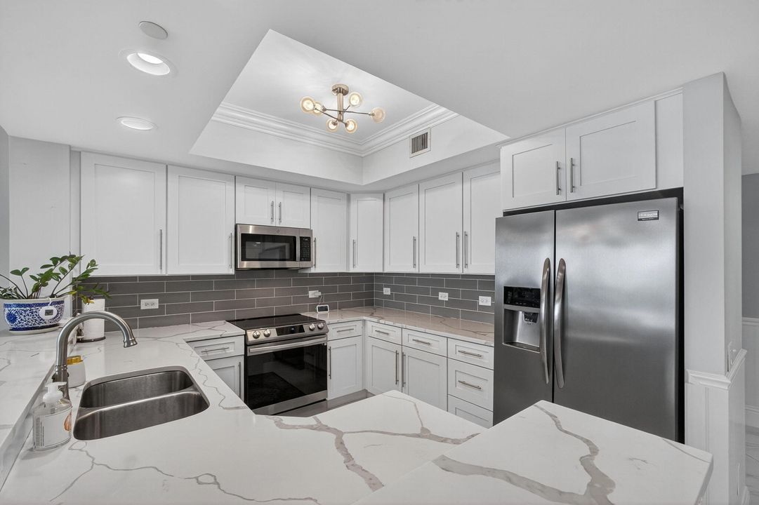 合同活跃: $4,950 (3 贝兹, 3 浴室, 1537 平方英尺)