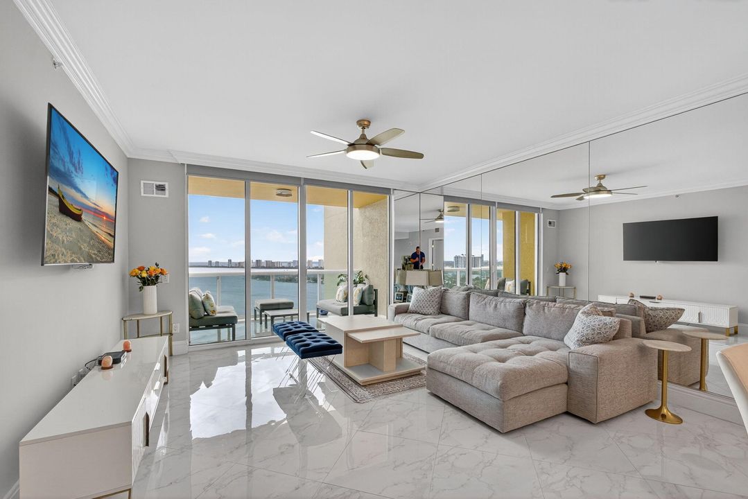 合同活跃: $4,950 (3 贝兹, 3 浴室, 1537 平方英尺)