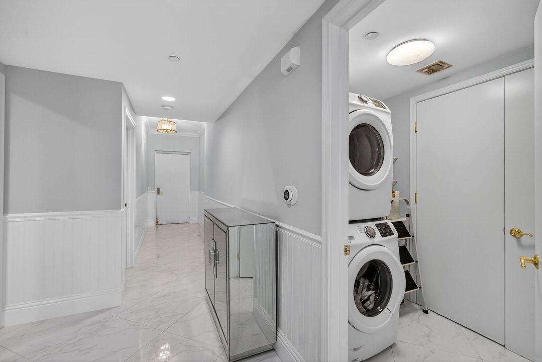 合同活跃: $4,950 (3 贝兹, 3 浴室, 1537 平方英尺)