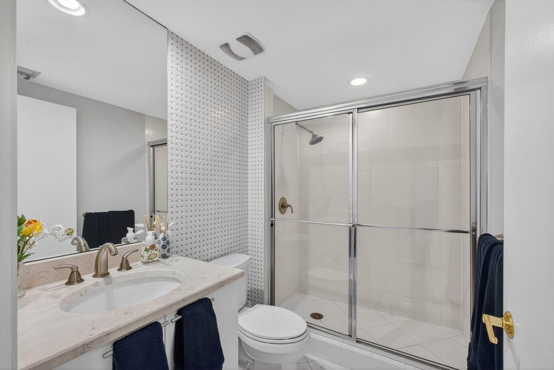 合同活跃: $4,950 (3 贝兹, 3 浴室, 1537 平方英尺)