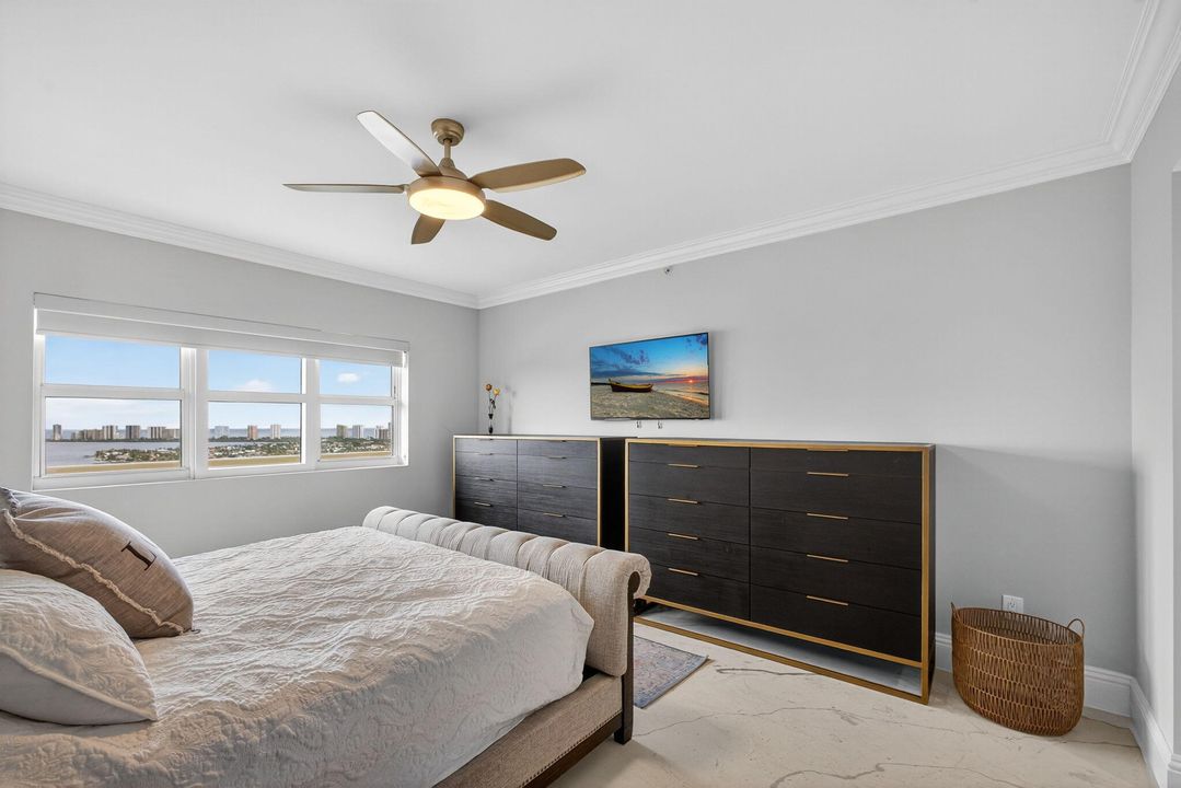 合同活跃: $4,950 (3 贝兹, 3 浴室, 1537 平方英尺)