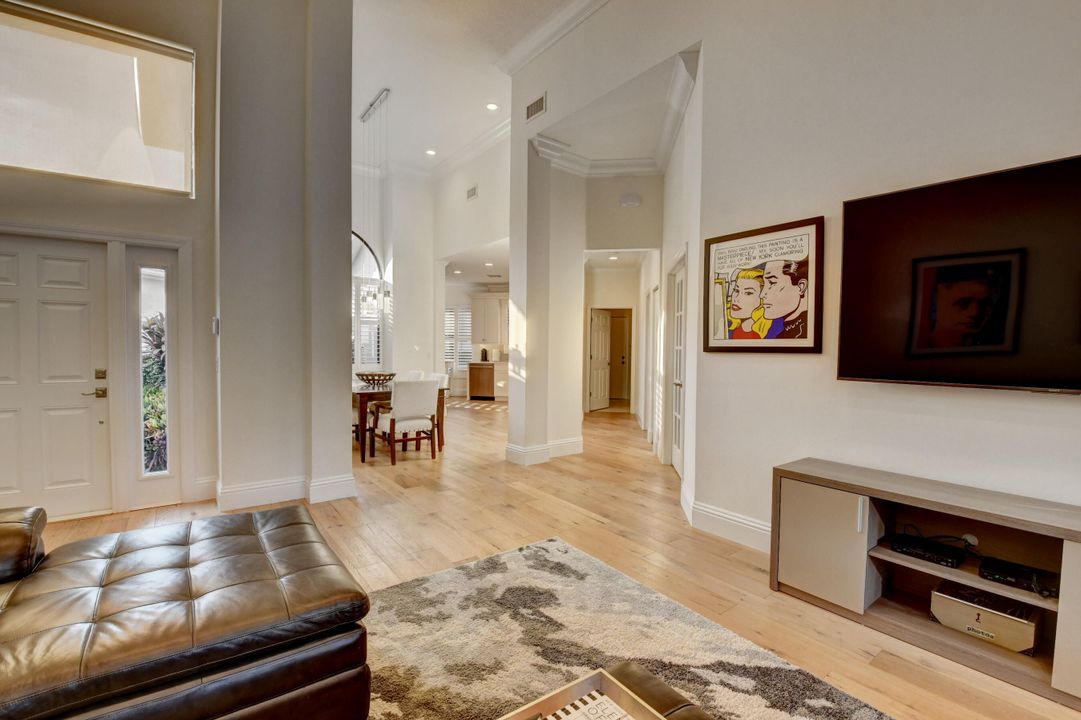 合同活跃: $899,000 (3 贝兹, 2 浴室, 1917 平方英尺)