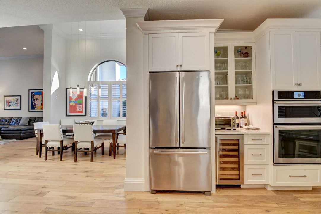 合同活跃: $899,000 (3 贝兹, 2 浴室, 1917 平方英尺)