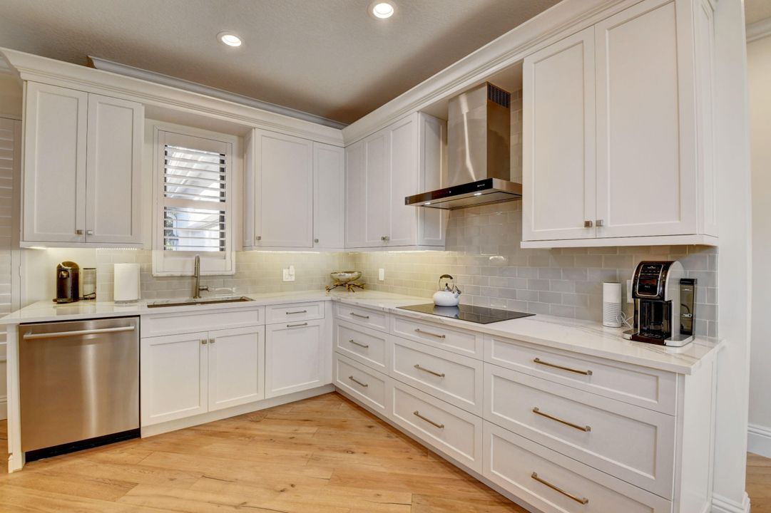 合同活跃: $899,000 (3 贝兹, 2 浴室, 1917 平方英尺)