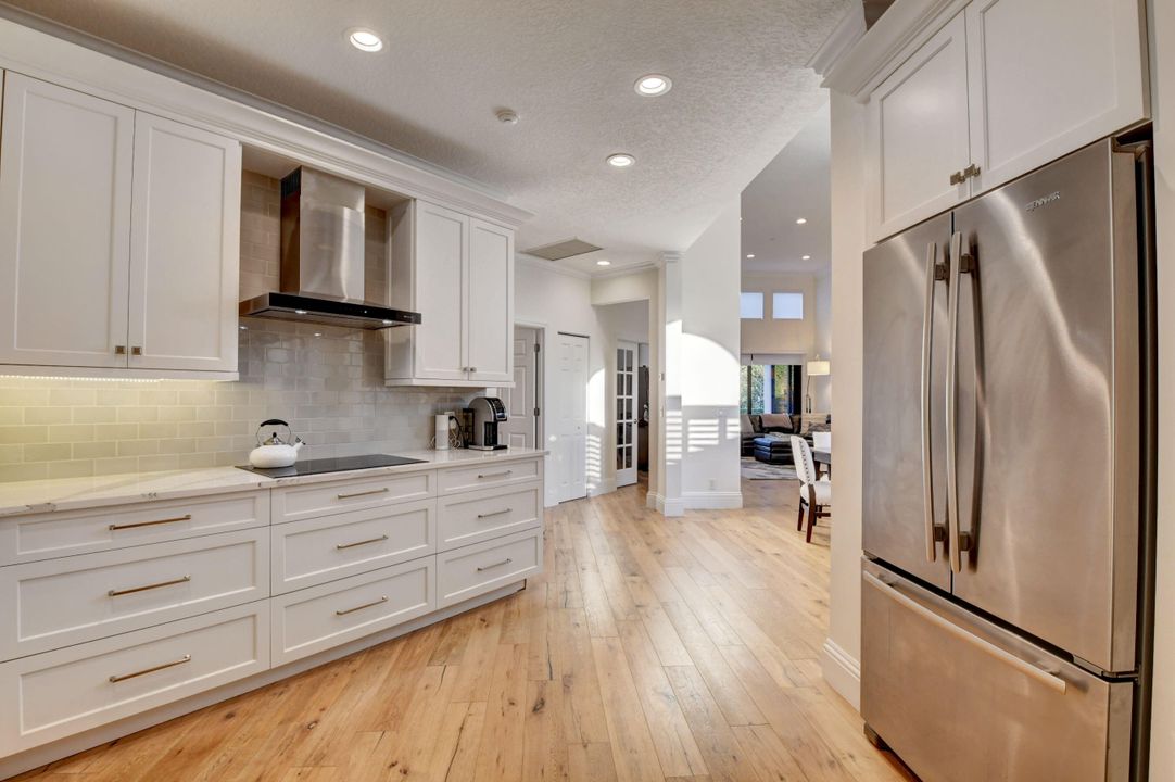 合同活跃: $899,000 (3 贝兹, 2 浴室, 1917 平方英尺)