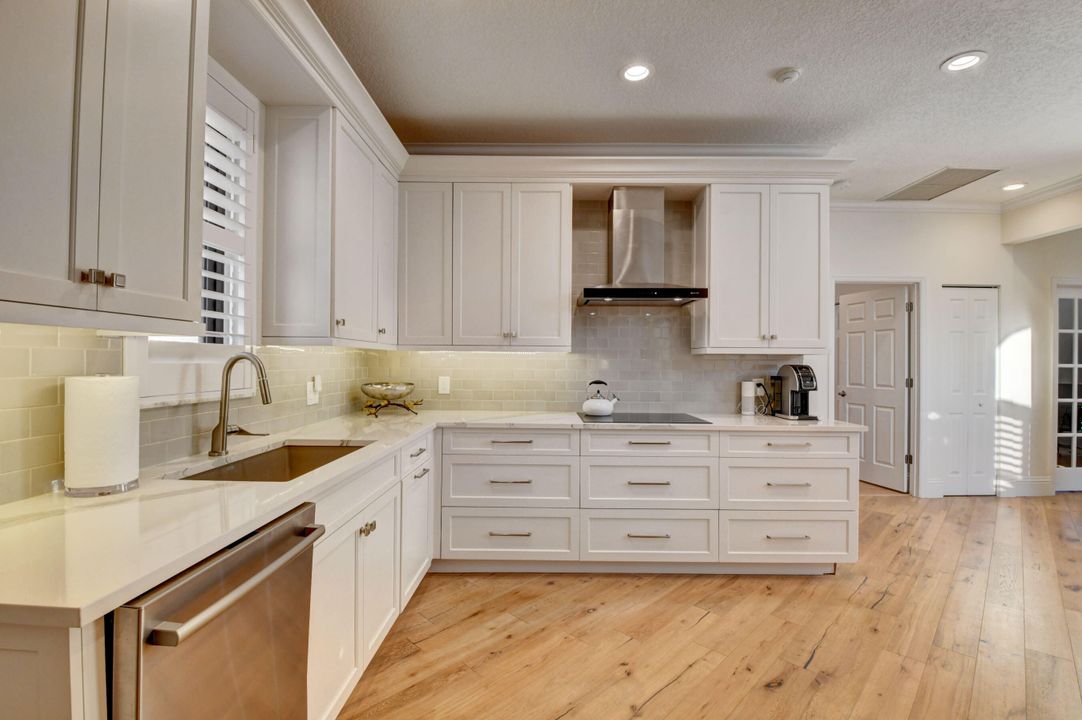 合同活跃: $899,000 (3 贝兹, 2 浴室, 1917 平方英尺)