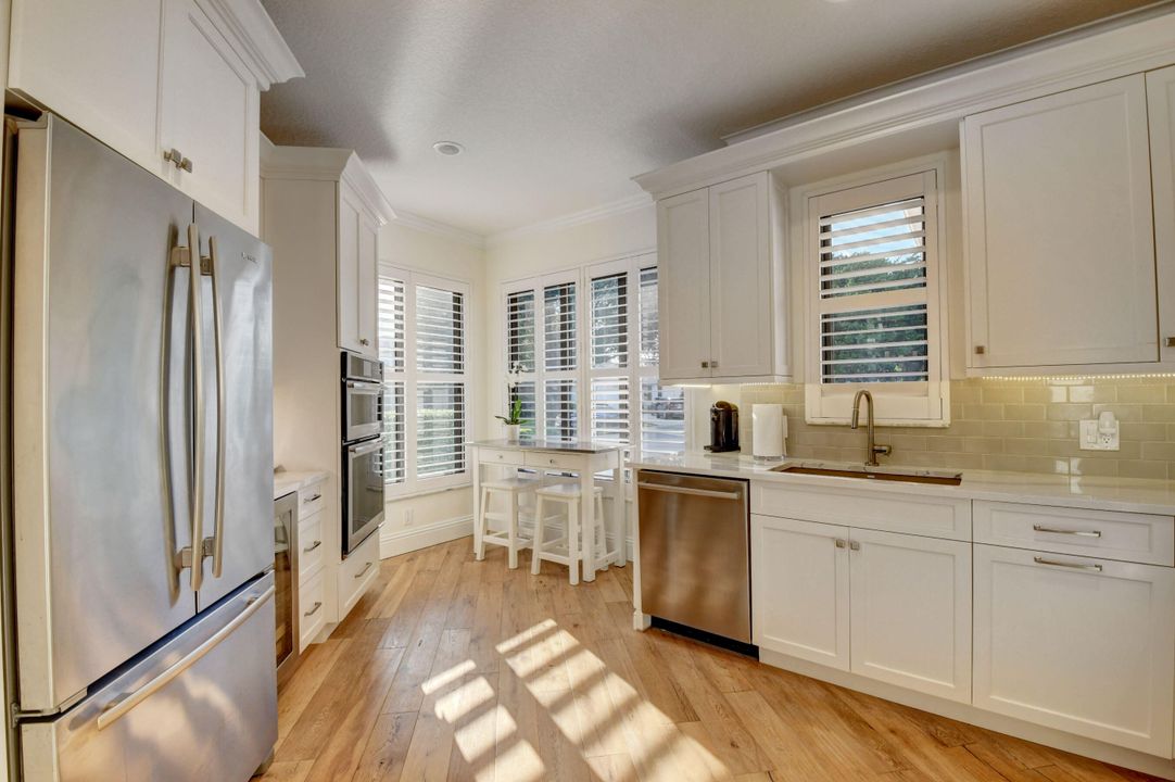 合同活跃: $899,000 (3 贝兹, 2 浴室, 1917 平方英尺)